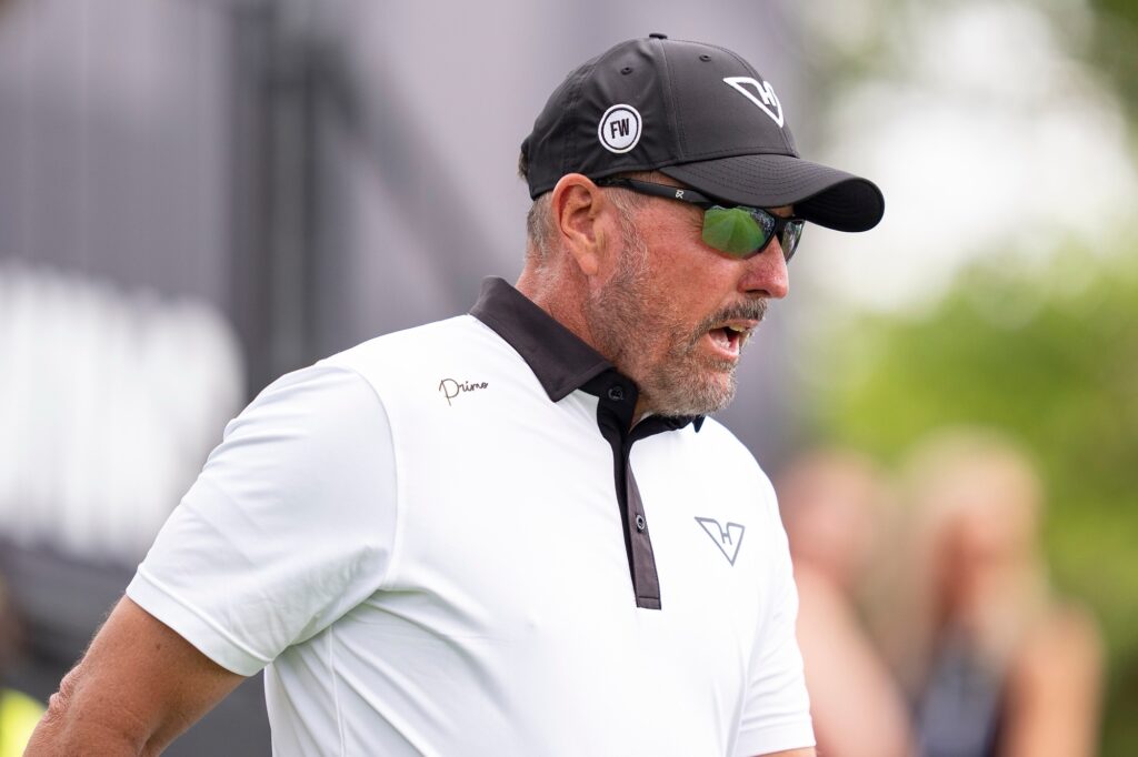 Pat Perez’s ex-wife accuses Phil Mickelson of showing nude photo, propositioning her for sex in 2015